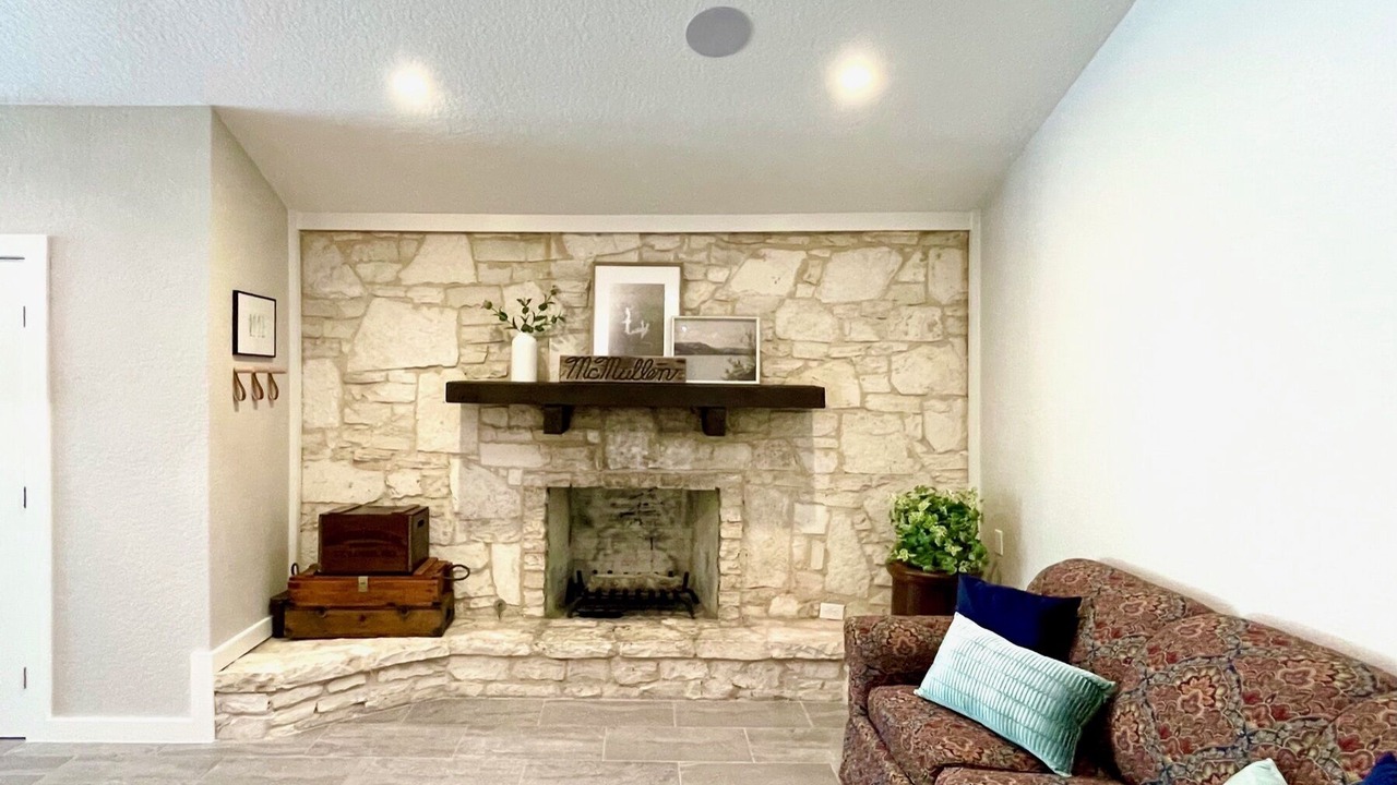 Photo of Bedroom in Lakehills