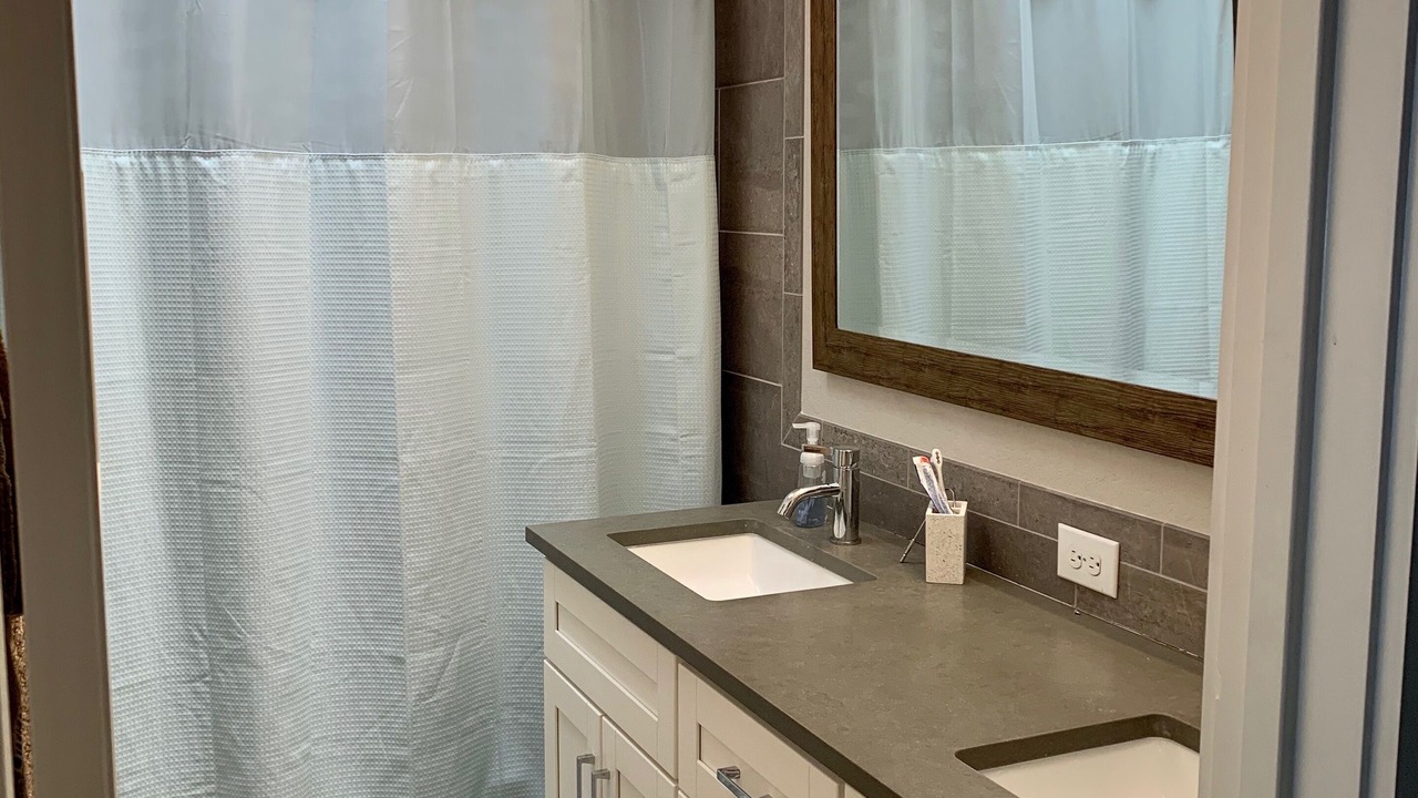 Photo of Bathroom in Lakehills