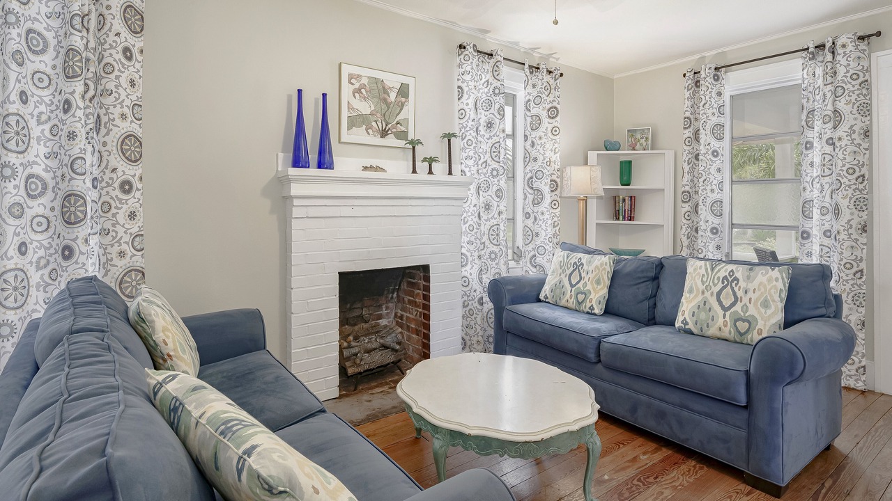 Photo of Livingroom in Downtown Dunedin