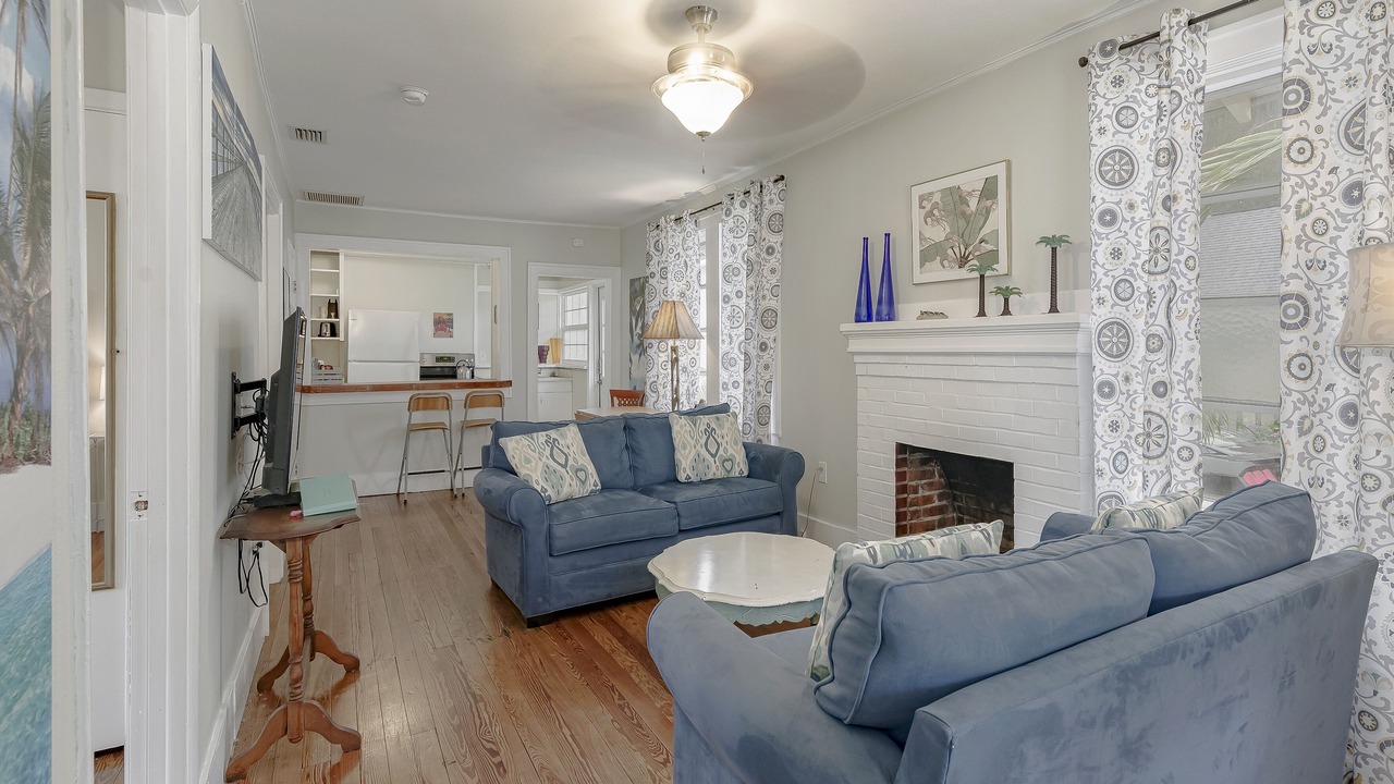Photo of Livingroom in Downtown Dunedin