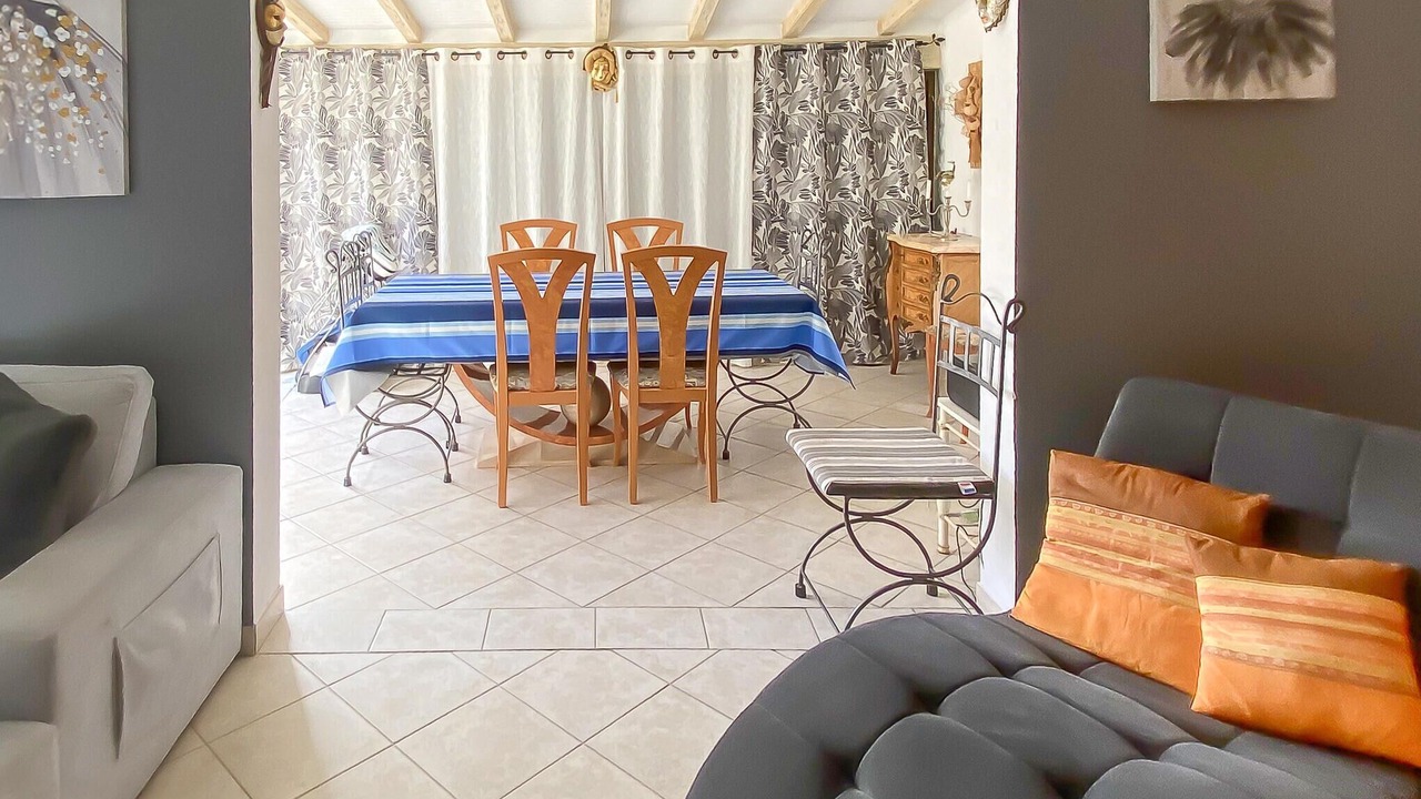 Photo of Bedroom in Orange