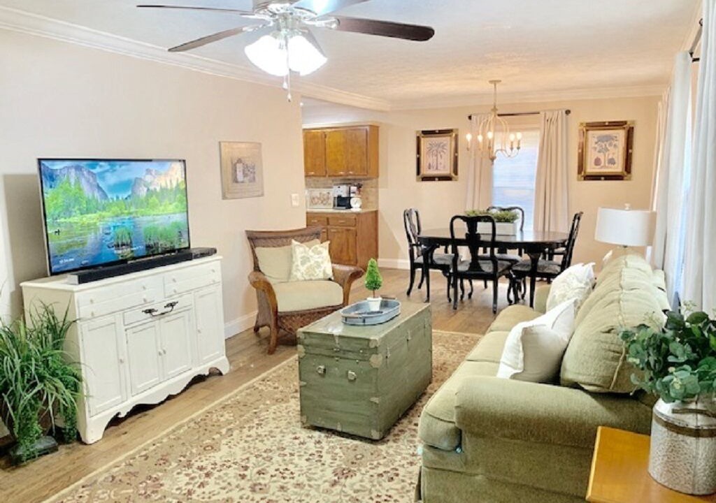 Photo of Livingroom in Hampton