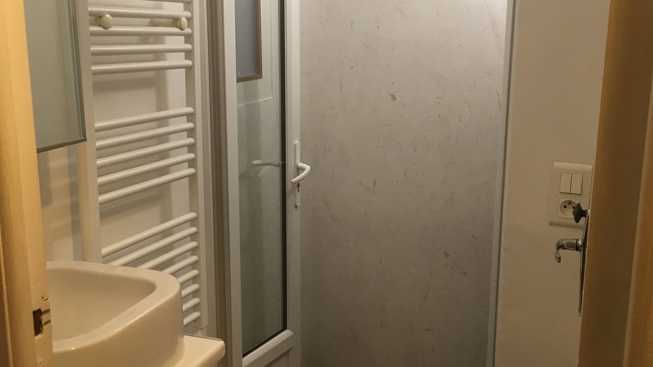 Photo of Bathroom in Butte-aux-Cailles
