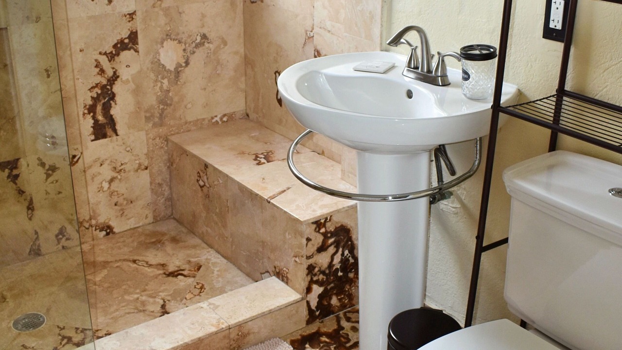 Photo of Bathroom in Poiciana Park II