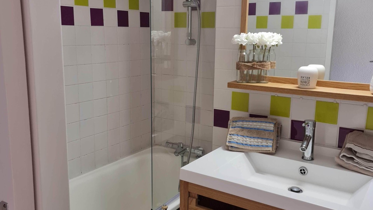 Photo of Bathroom in Campan