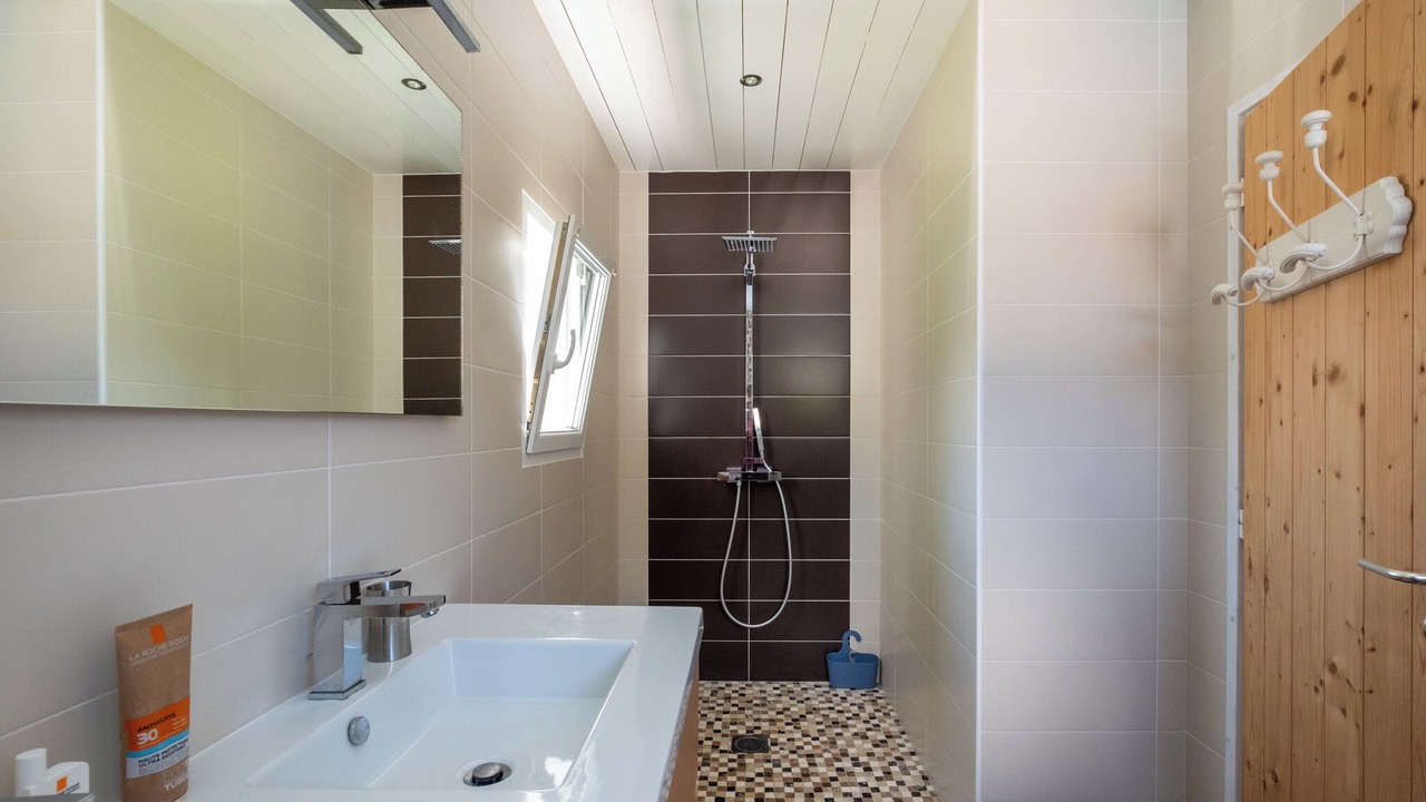 Photo of Bathroom in La Flotte