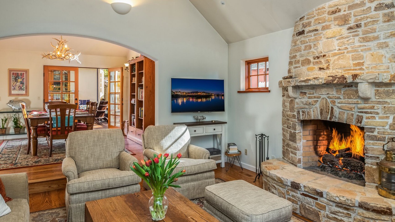 Photo of Livingroom in Northeast Carmel