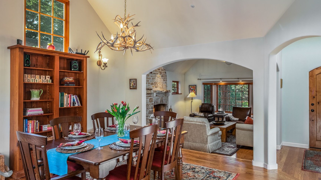 Photo of Livingroom in Northeast Carmel