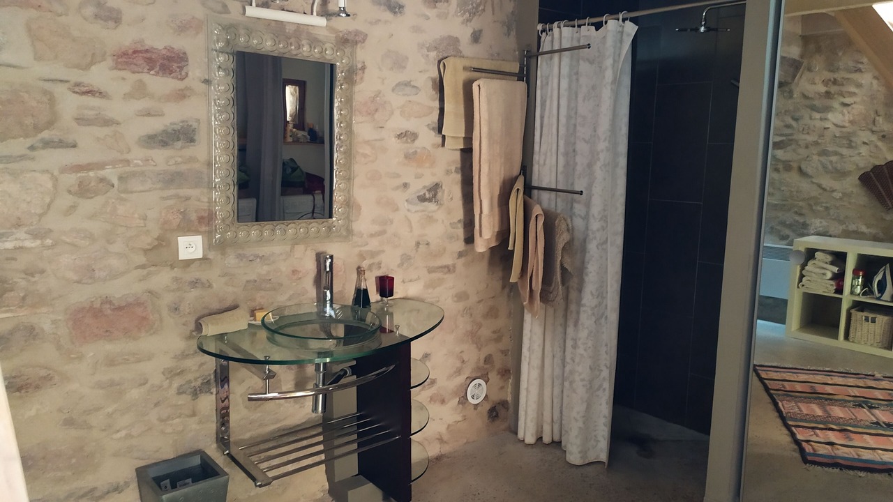Photo of Bathroom in Caunes-Minervois