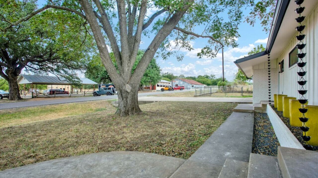 Photo of Outdoor in Albert