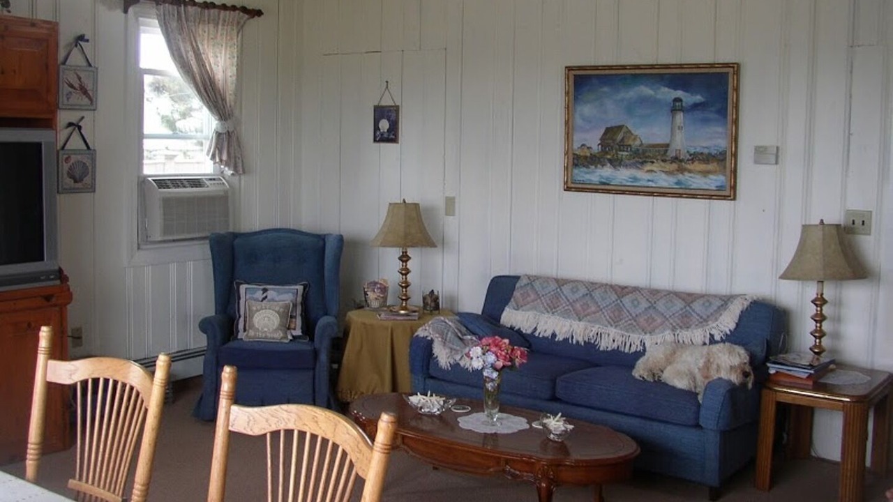 Photo of Livingroom in Ocean Bluff-Brant Rock