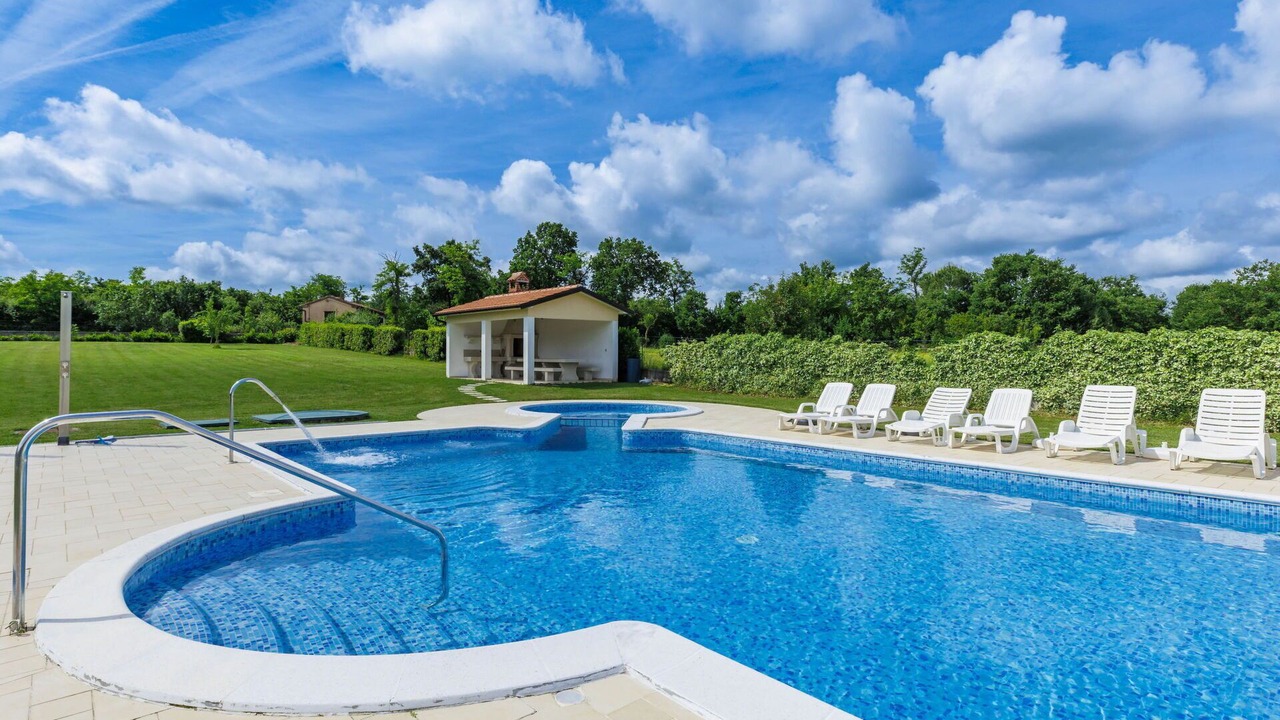 Photo of Outdoor in Modrusani