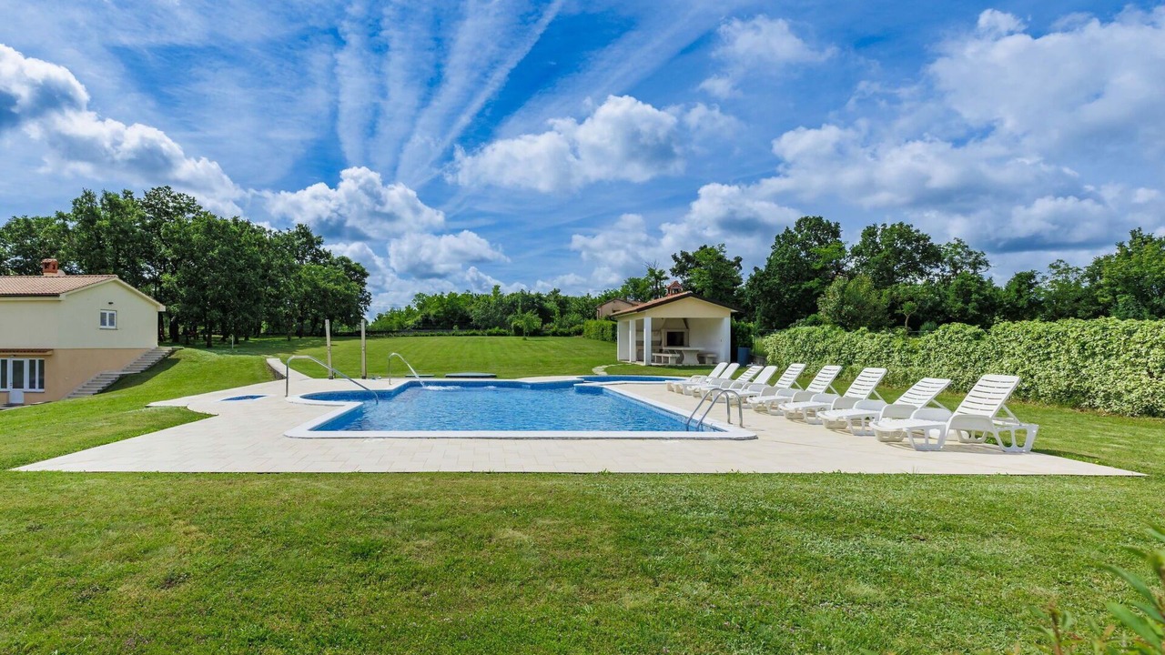 Photo of Outdoor in Modrusani