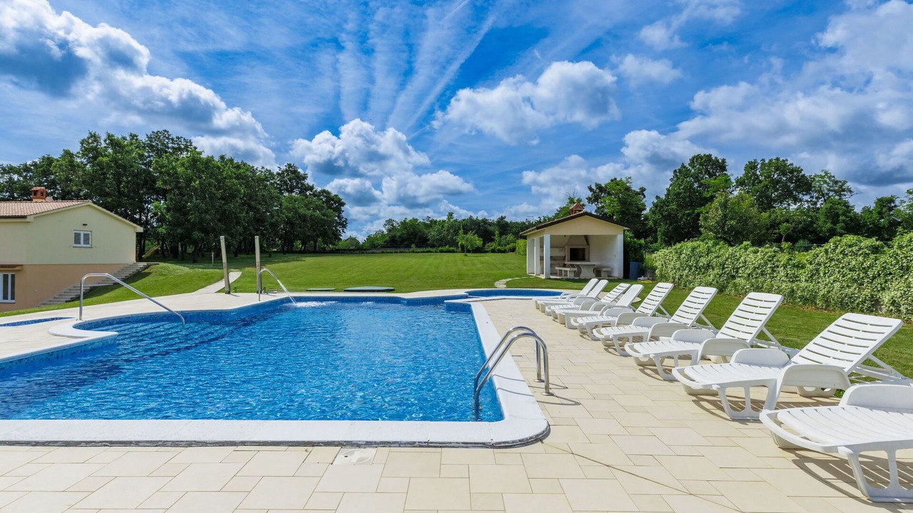 Photo of Outdoor in Modrusani