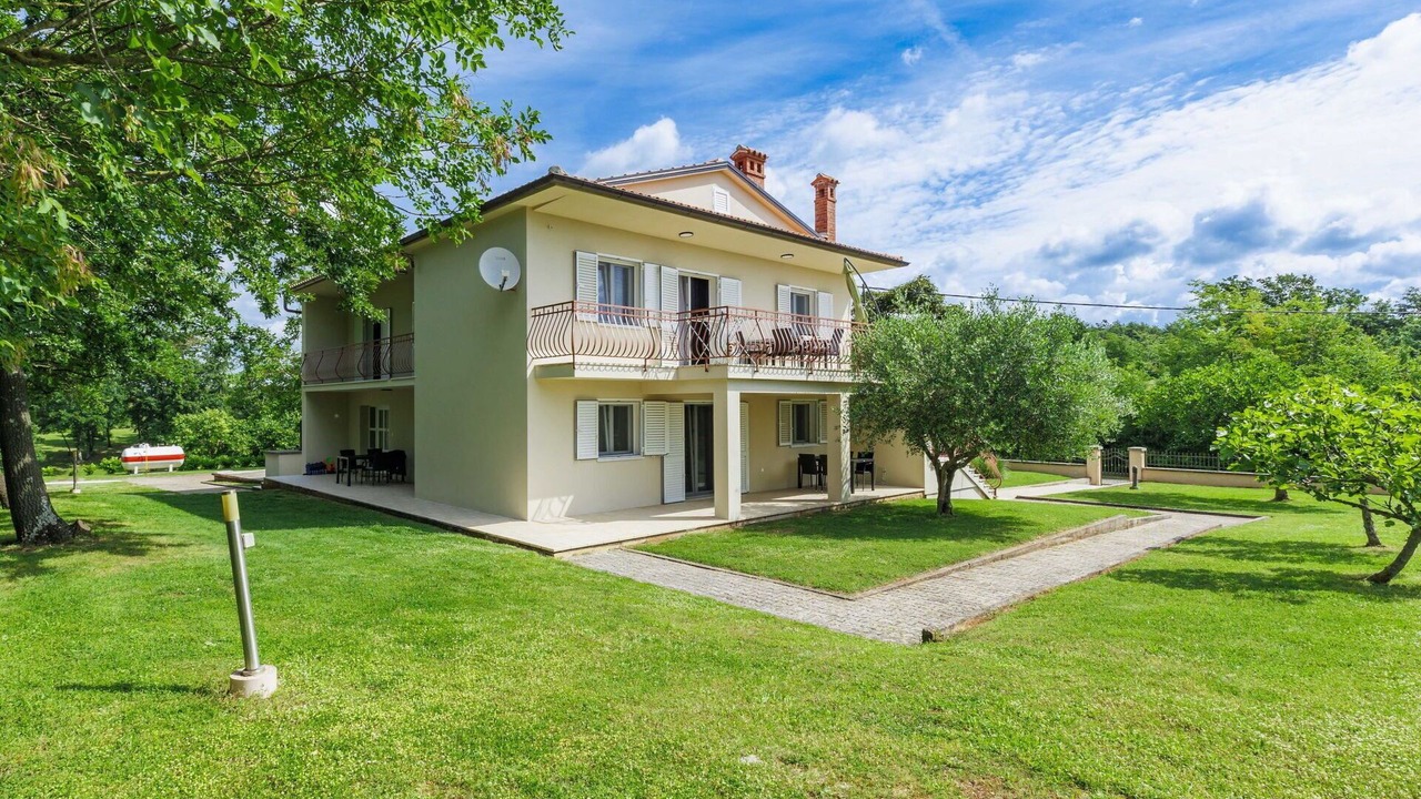 Photo of Outdoor in Modrusani
