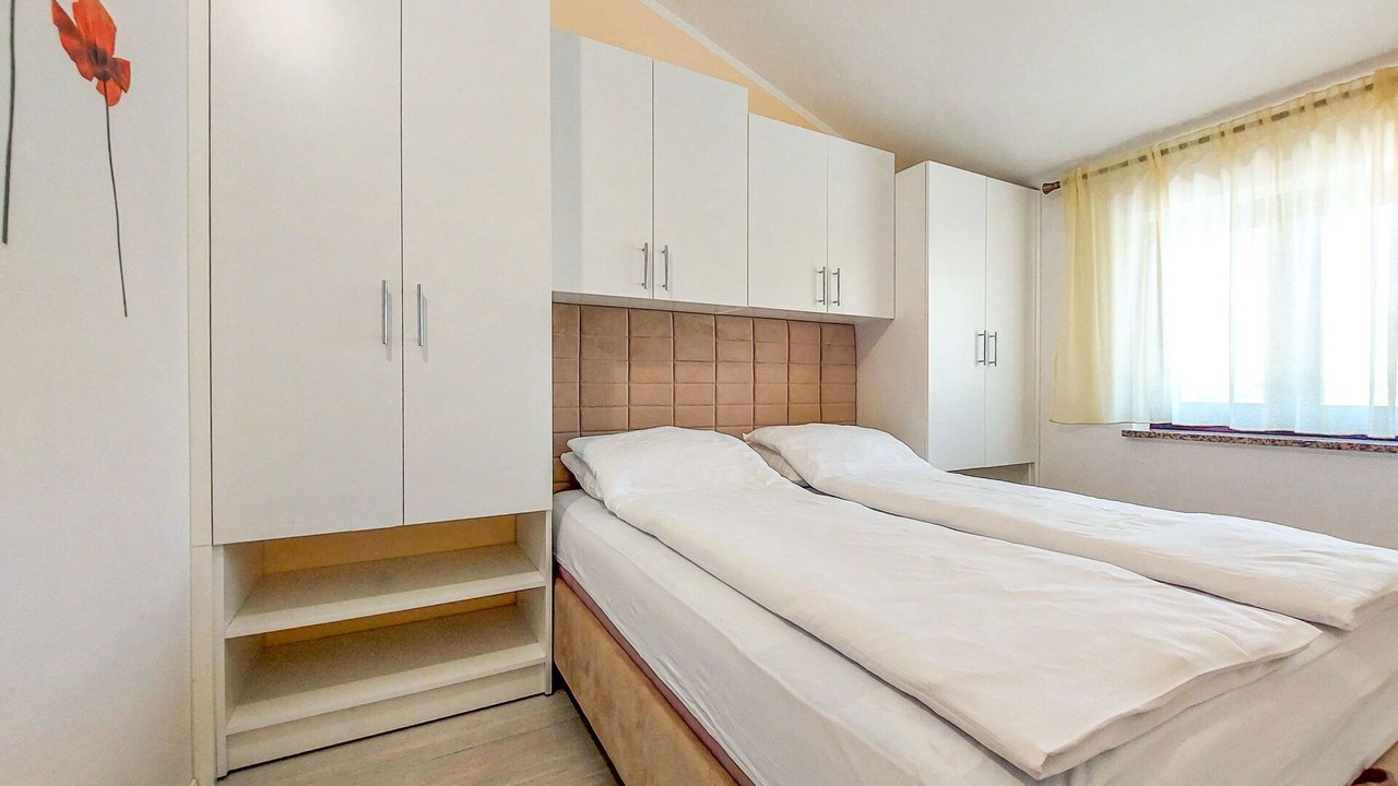 Photo of Bedroom in Batomalj