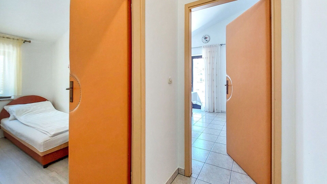 Photo of Bedroom in Batomalj