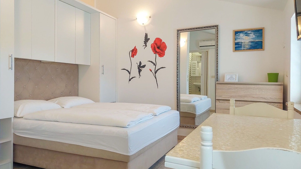 Photo of Bedroom in Batomalj