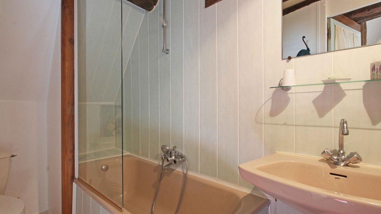 Photo of Bathroom in Sarceaux