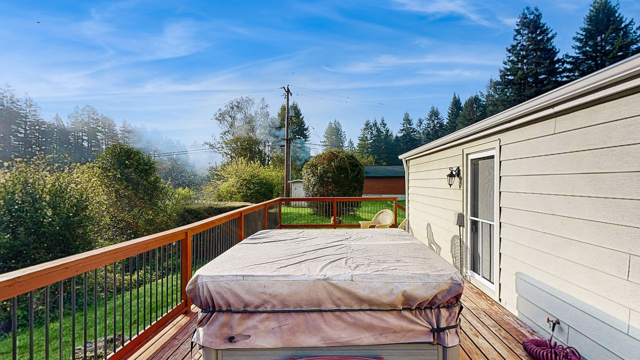 Photo of Patio Balcony in Crescent City