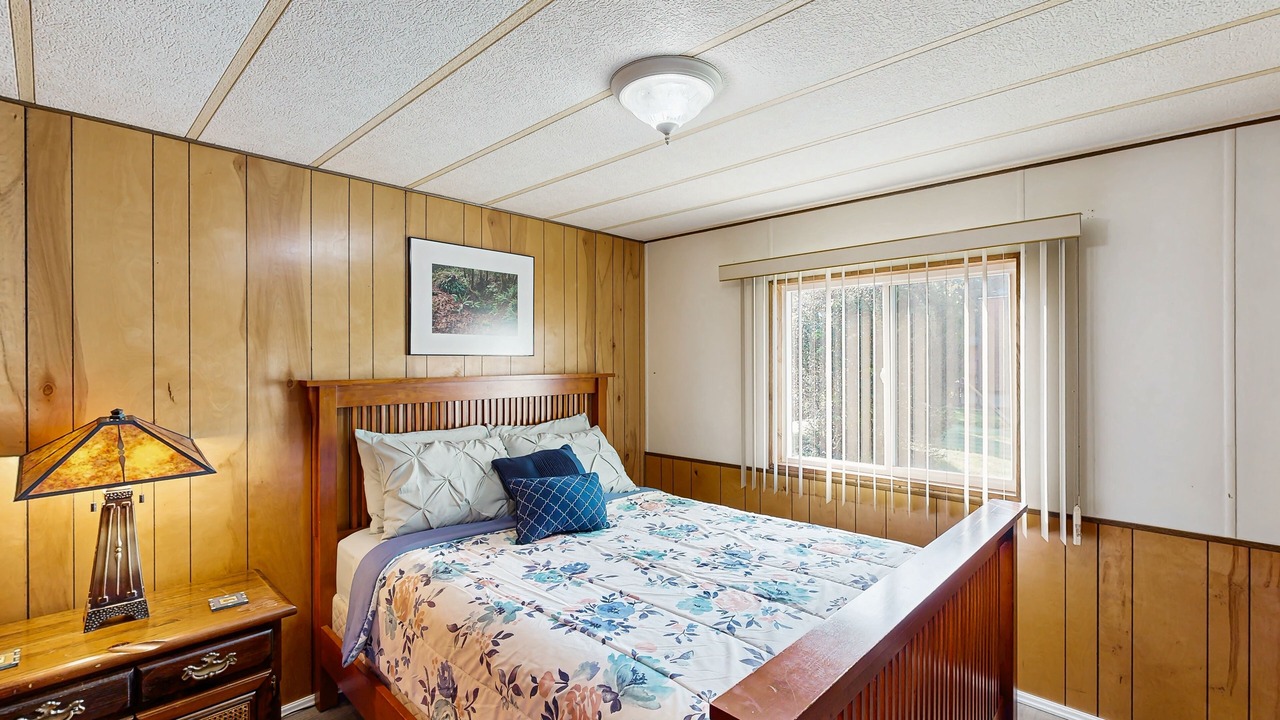 Photo of Bedroom in Crescent City