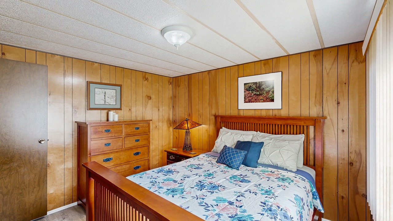 Photo of Bedroom in Crescent City