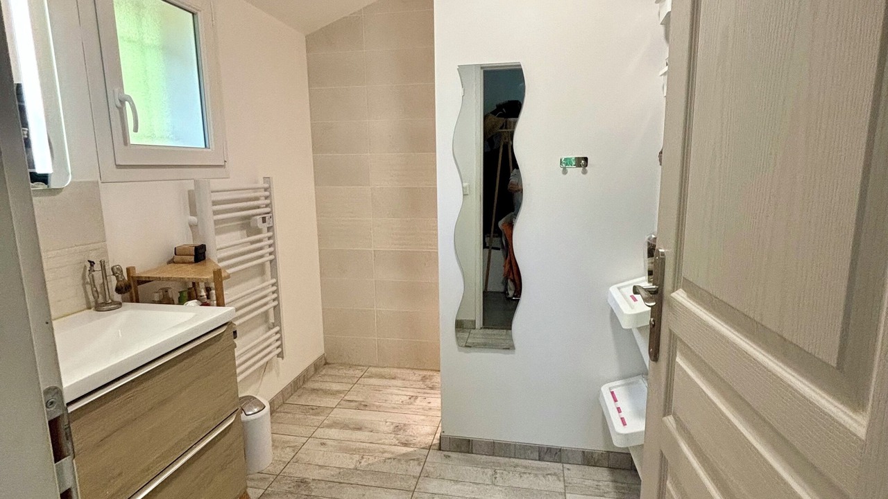 Photo of Bathroom in Ramouzens