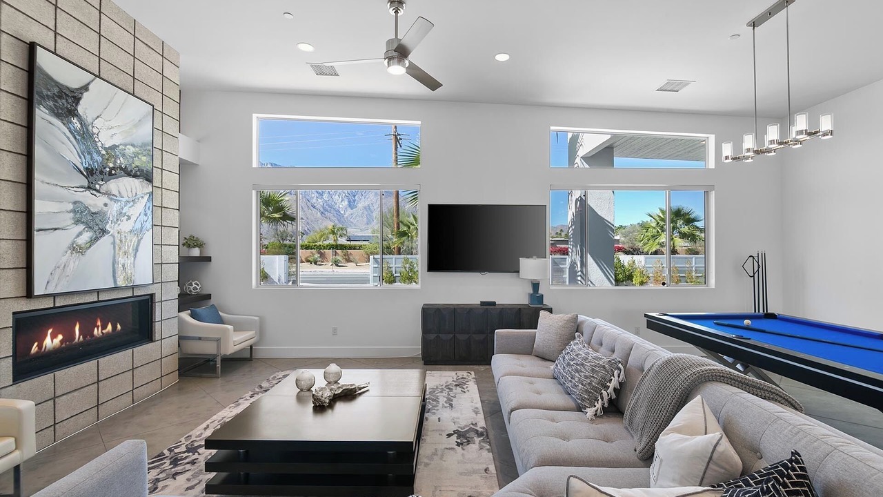 Photo of Livingroom in Desert Park Estates