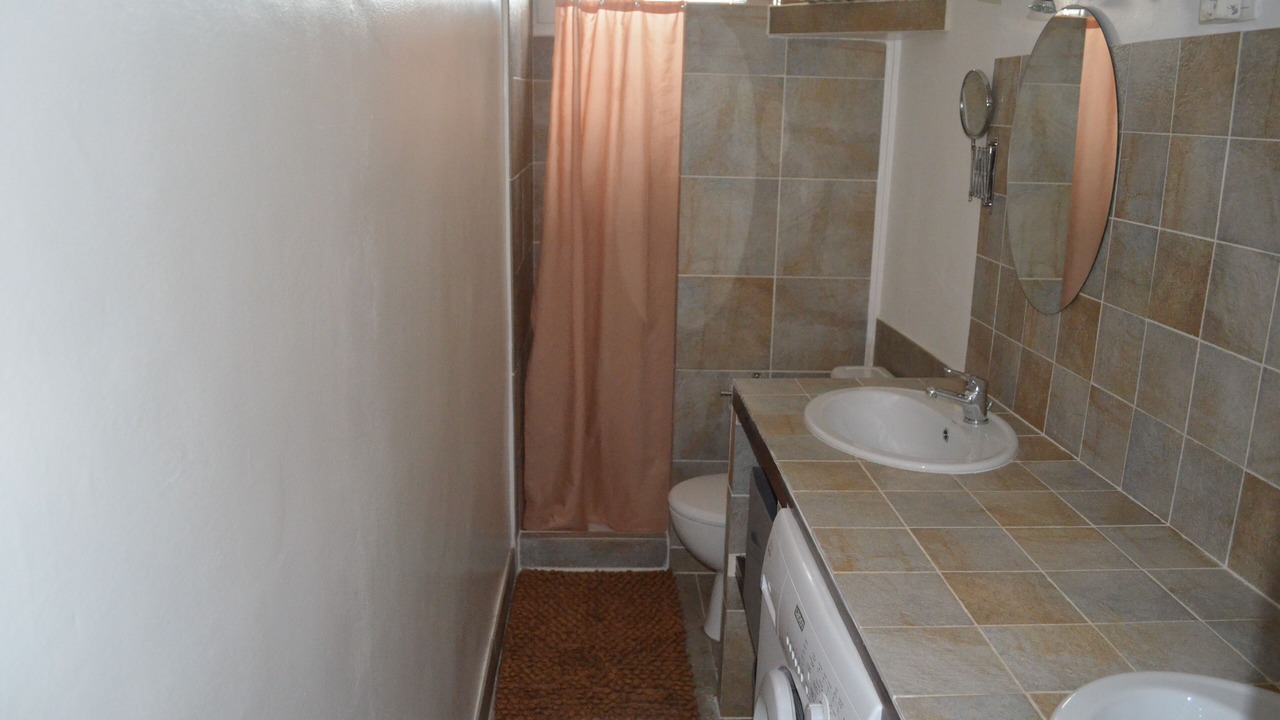 Photo of Bathroom in Taurinya