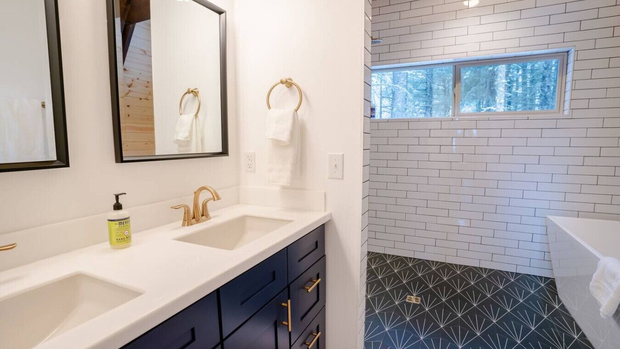 Photo of Bathroom in Lowell Point