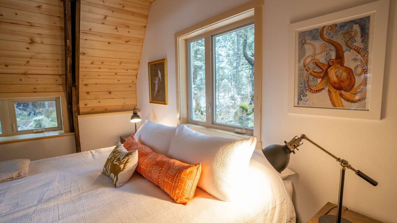 Photo of Bedroom in Lowell Point