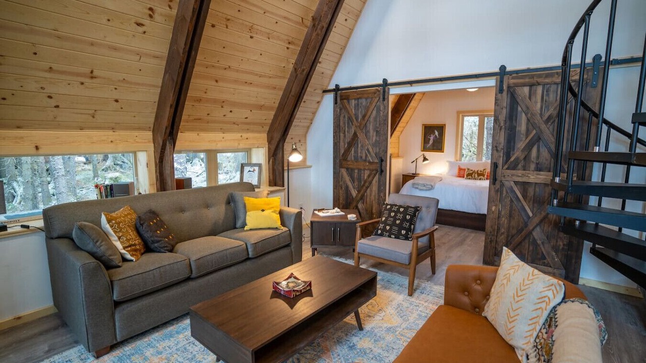 Photo of Livingroom in Lowell Point
