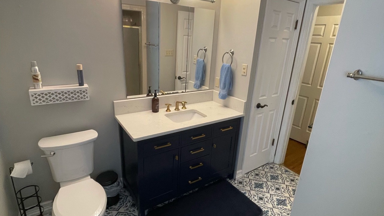 Photo of Bathroom in Austin Ave.