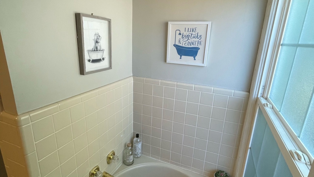Photo of Bathroom in Austin Ave.