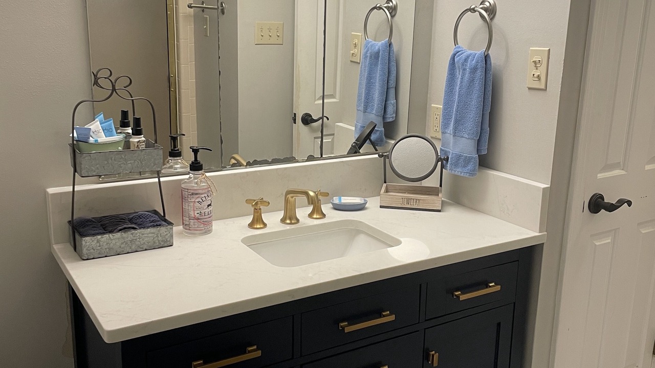 Photo of Bathroom in Austin Ave.