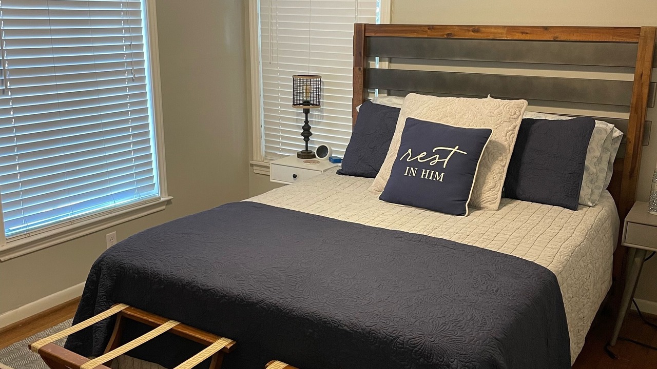 Photo of Bedroom in Austin Ave.