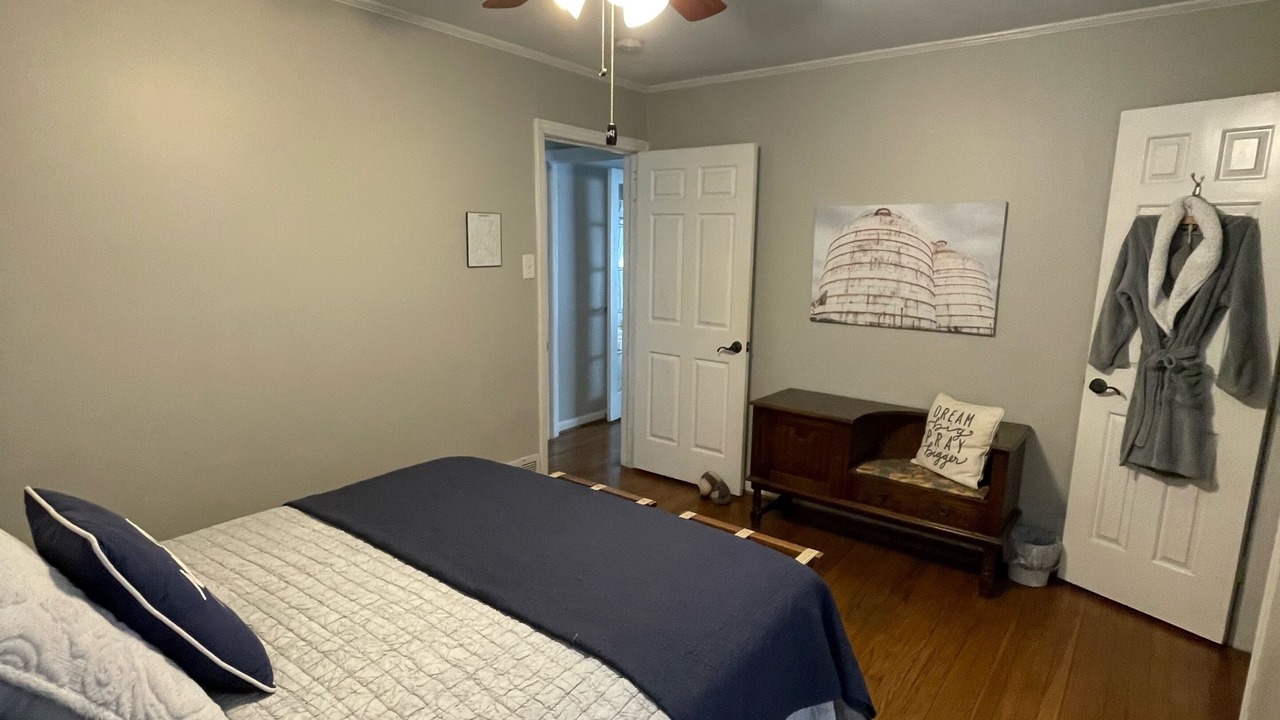 Photo of Bedroom in Austin Ave.
