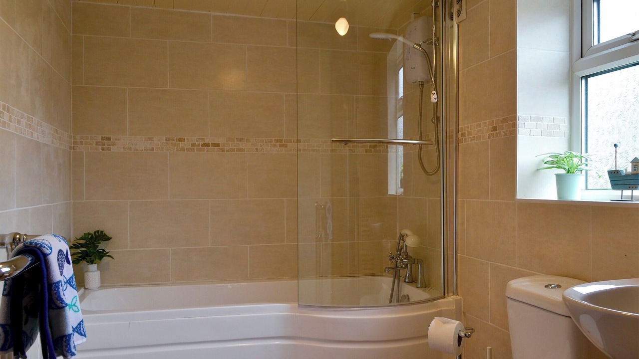 Photo of Bathroom in Llanfaethlu