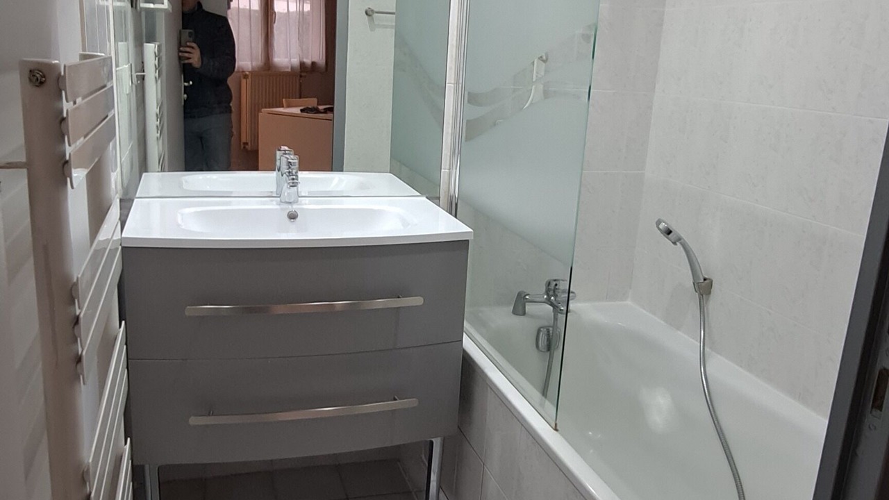 Photo of Bathroom in Yves Farge - Le Fleuve