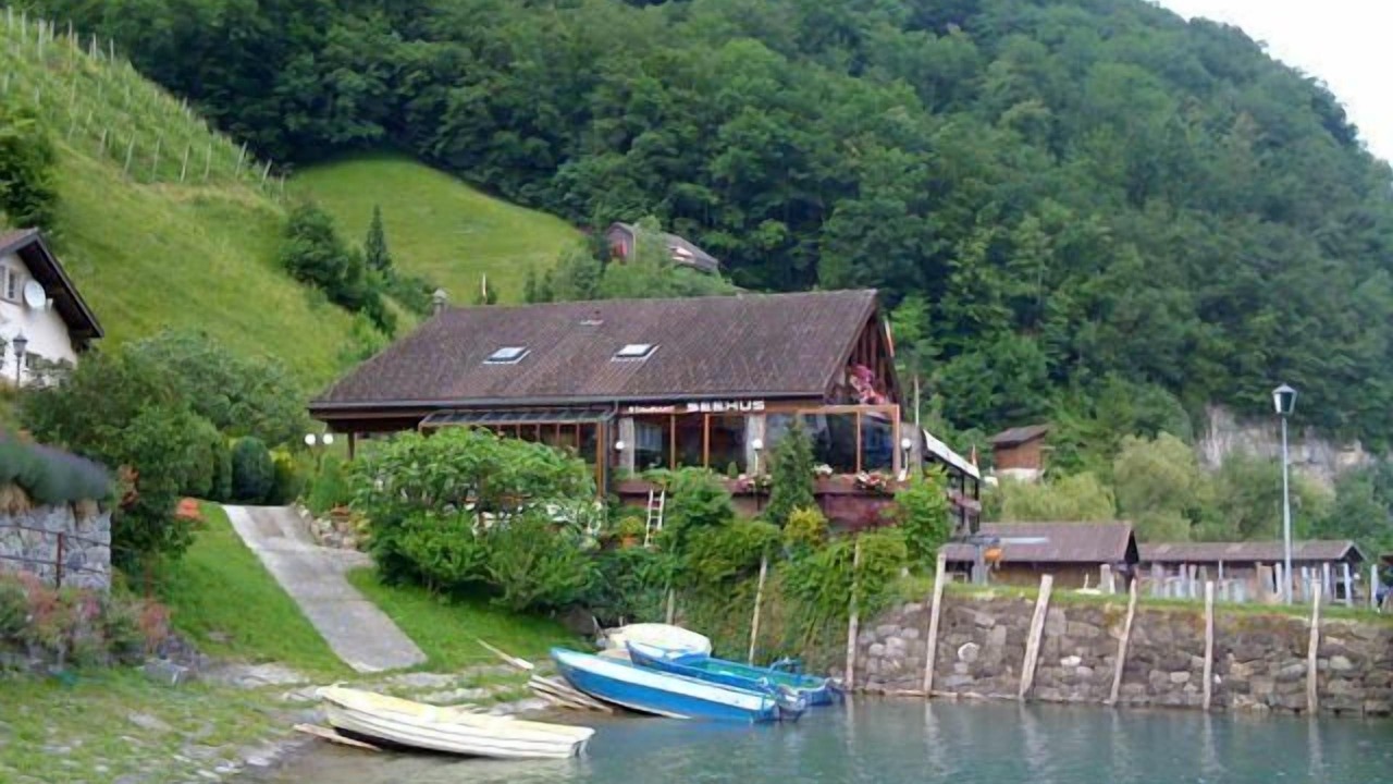 Photo of Others in Quarten