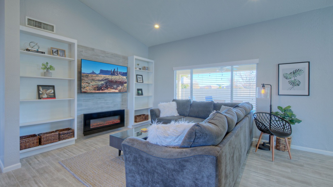 Photo of Livingroom in Desert Harbor