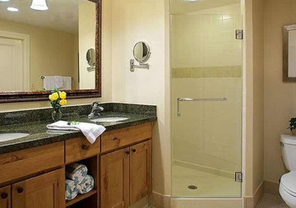 Photo of Bathroom in Lakeside Park