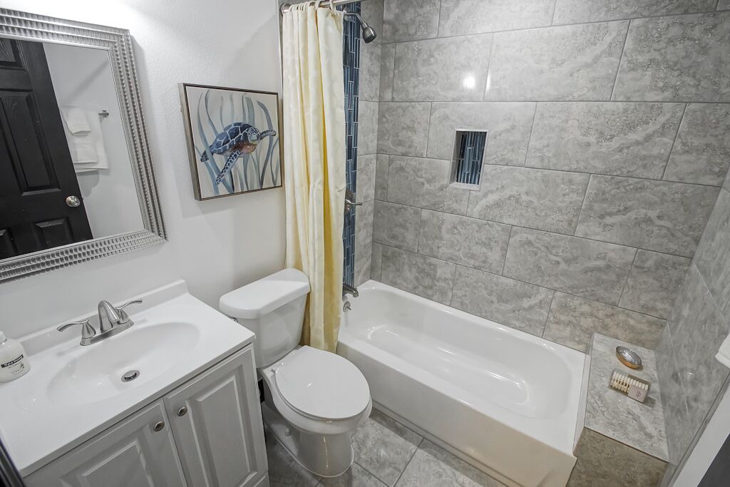 Photo of Bathroom in Tulane - Gravier