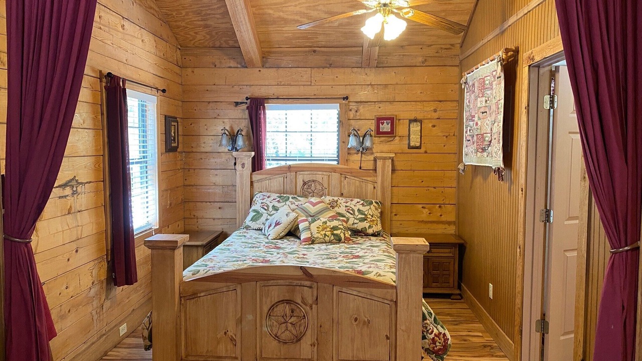 Photo of Bedroom in Vanderpool