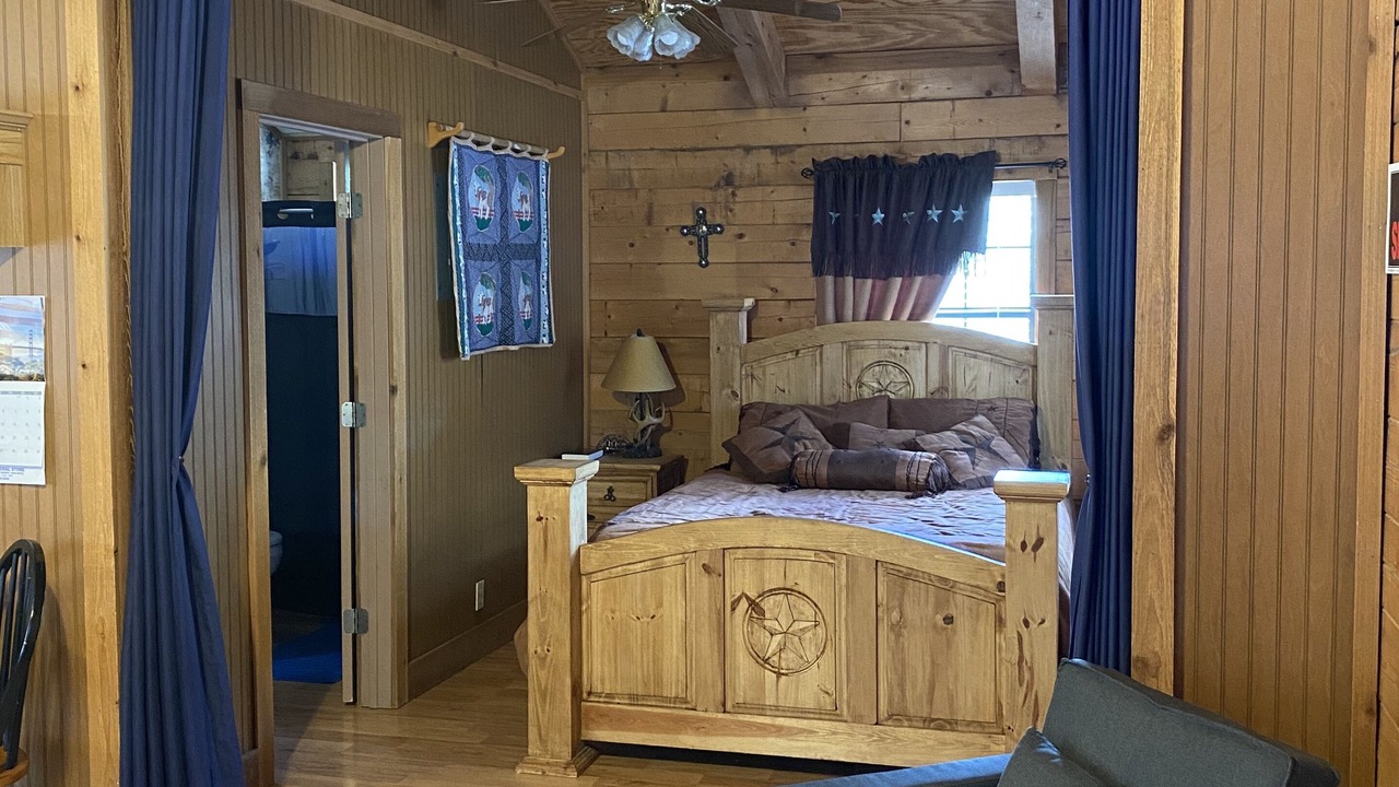 Photo of Bedroom in Vanderpool
