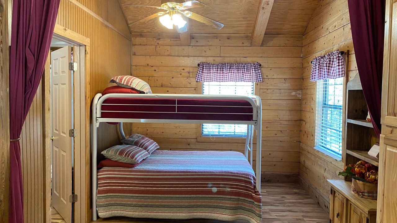 Photo of Bedroom in Vanderpool