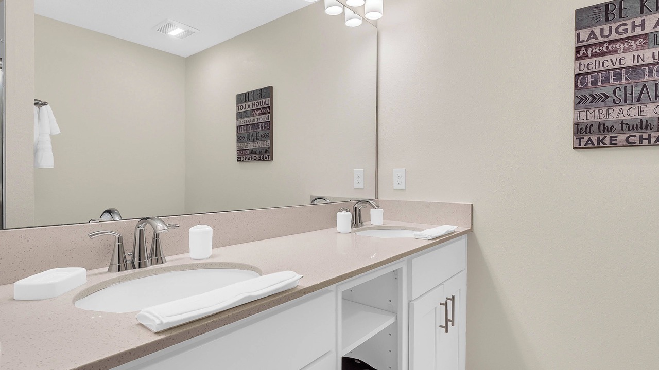 Photo of Bathroom in Bay Lake