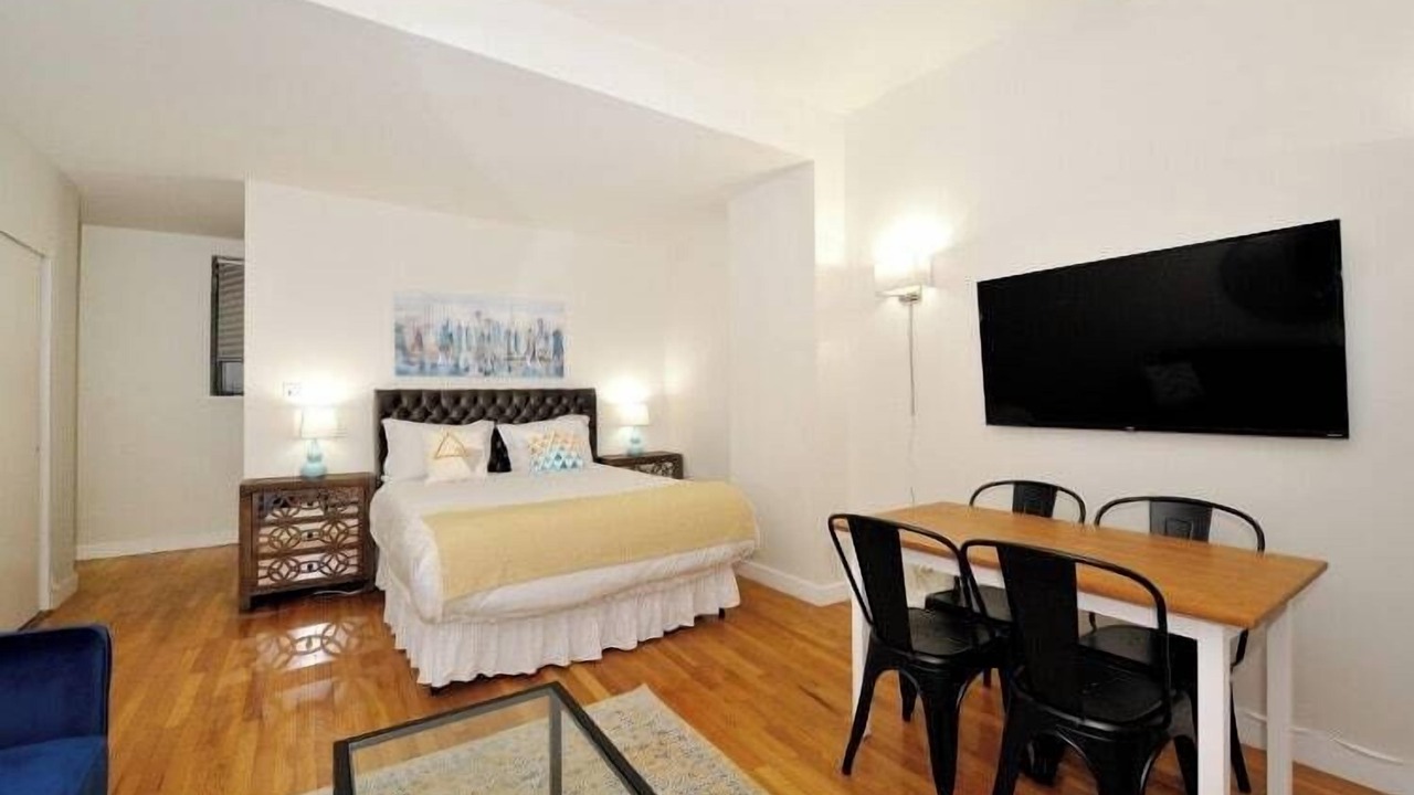 Photo of Bedroom in Midtown East