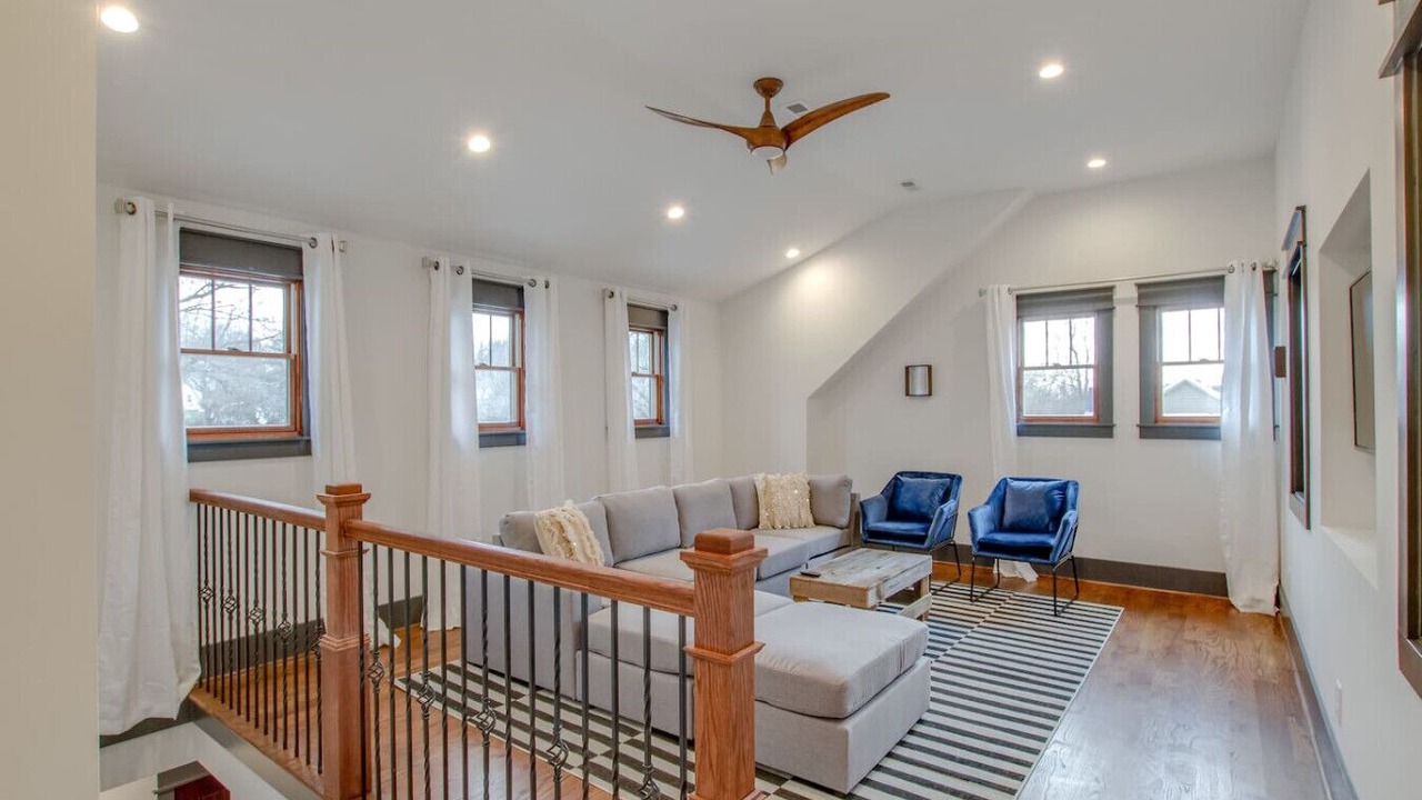 Photo of Livingroom in Shelby Hills