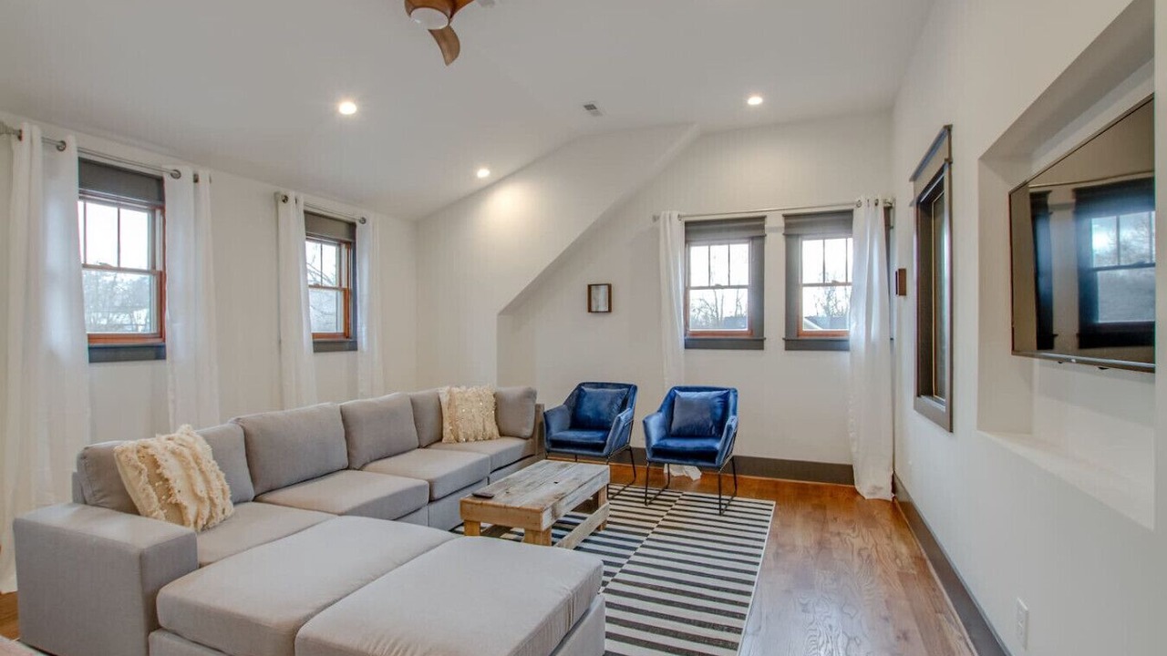 Photo of Livingroom in Shelby Hills